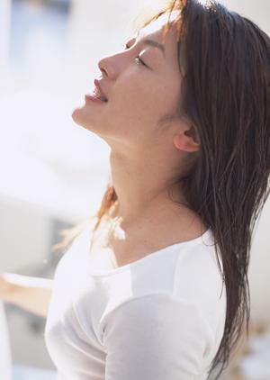 大阪で注目の糸リフト施術！若々しさを保つための完全ガイド